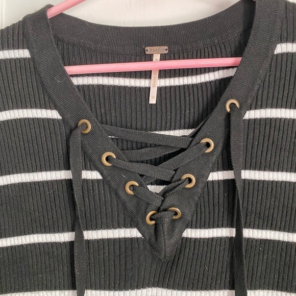 Poof Black and White Stripe V-Neck Lace Closure long Sleeves Top Size: Medium - Picture 4 of 9